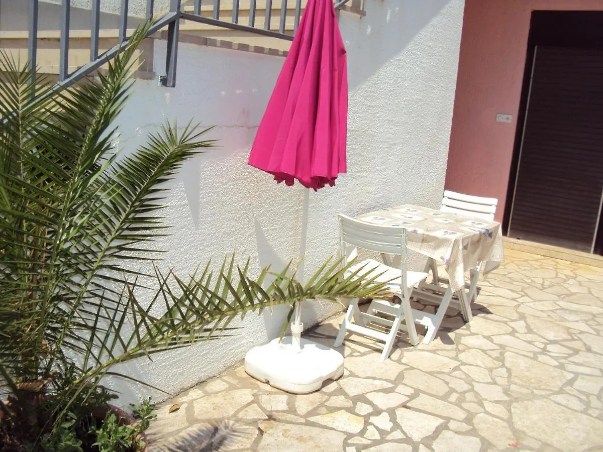 Apartments With A Parking Space Pula - 6985 Croatia