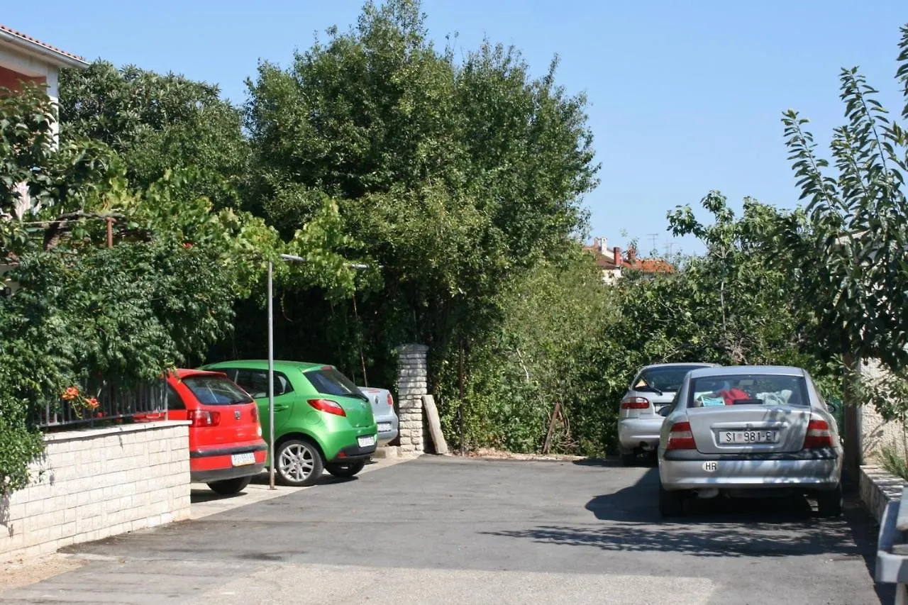 Apartments With A Parking Space Pula - 6985 Croatia