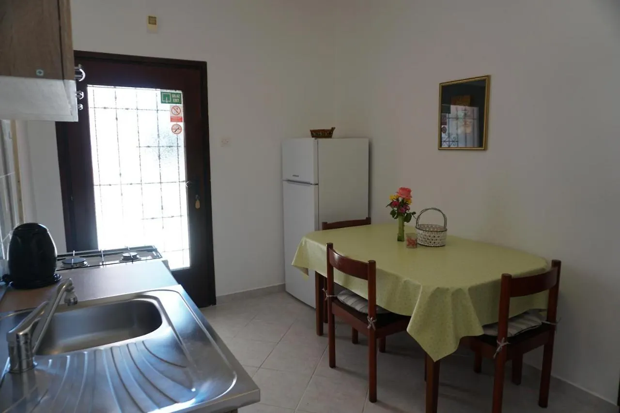Apartments With A Parking Space Pula - 6985