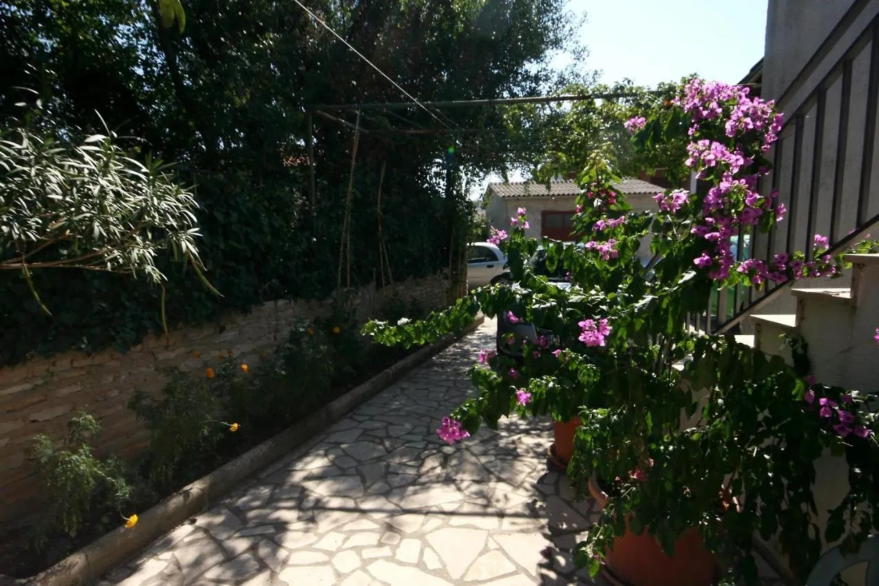 Apartments With A Parking Space Pula - 6985 Croatia
